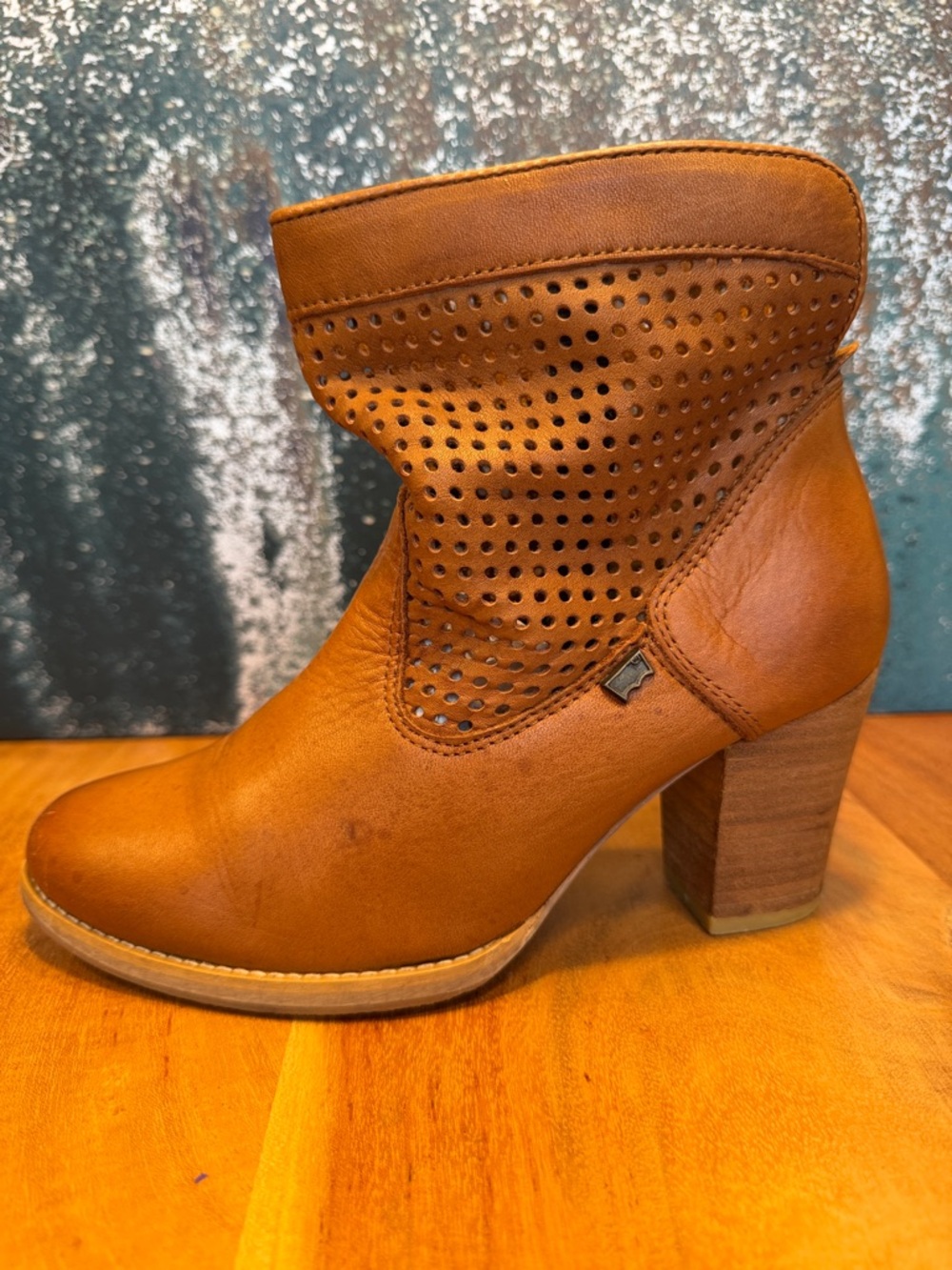 Levi’s Boho Western Perforated Leather‎ Ankle Boots Brown Stacked Heel (GUC)